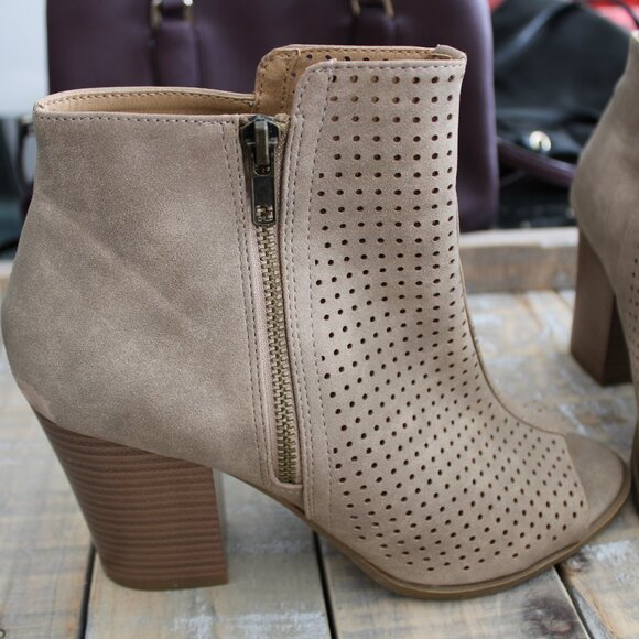 BRASH | Women's | 3"-4" Open-Toe Booties | Ankle Boots | Heels | Beige | Size 10 - Picture 5 of 13